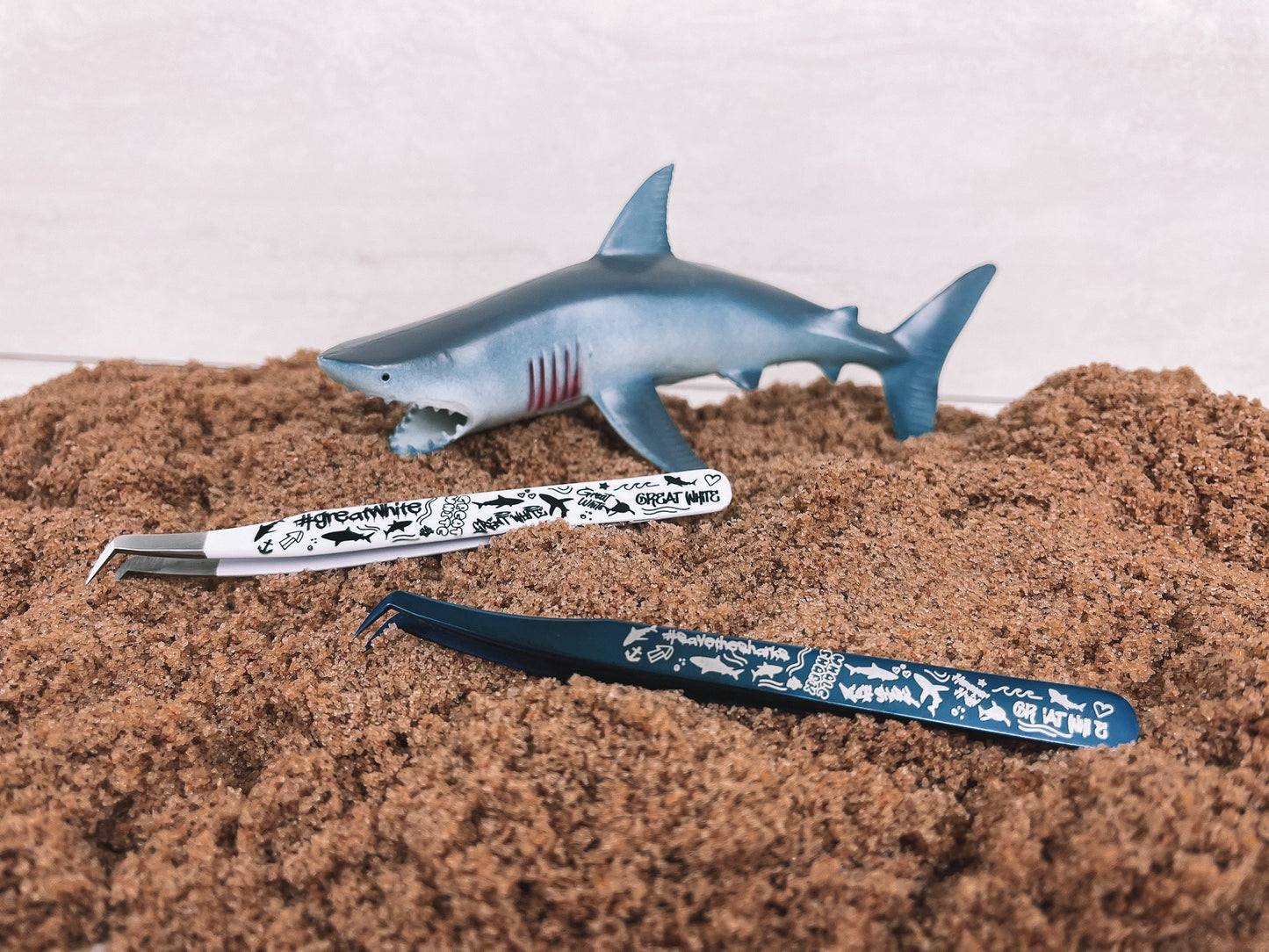 Novelty The Graffiti Shark Week Tweezer