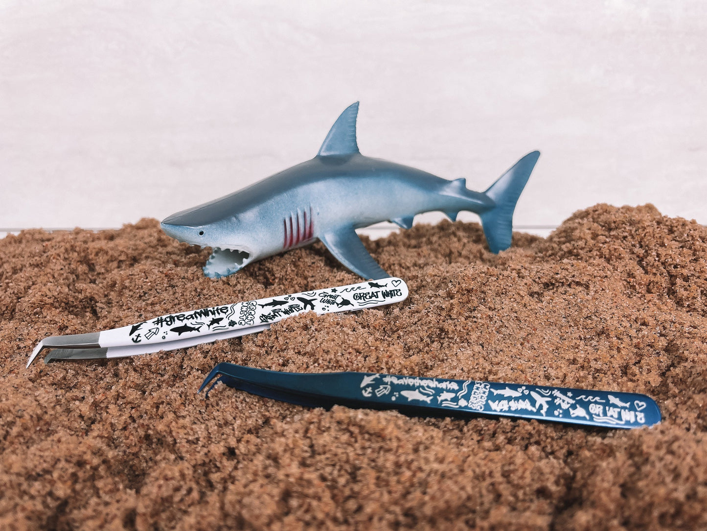 Novelty The Graffiti Shark Week Tweezer