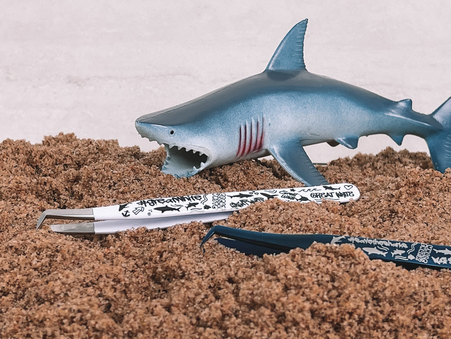 Novelty The Great White Shark Week Tweezer